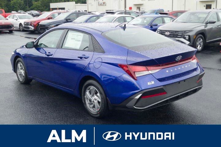 2025 Hyundai Elantra SE photo 6