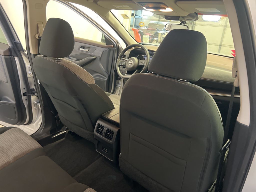 2022 Nissan Rogue SV photo
