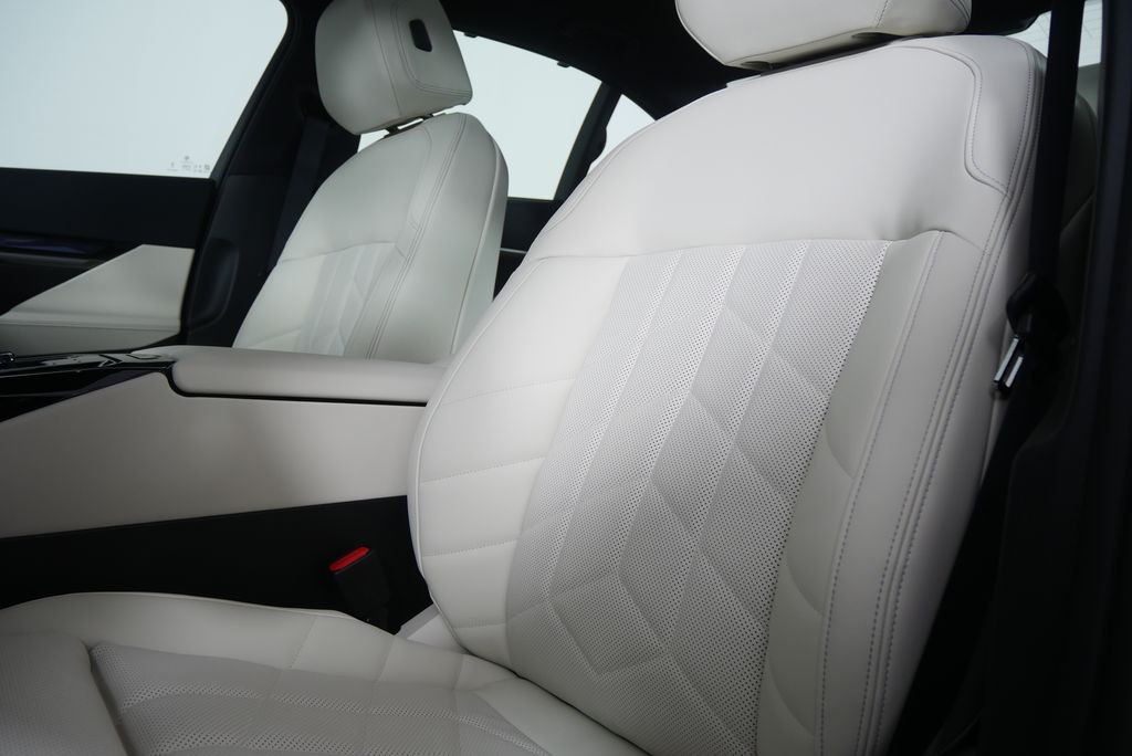 Thumbnail: 2026 BMW 5 Series - 10