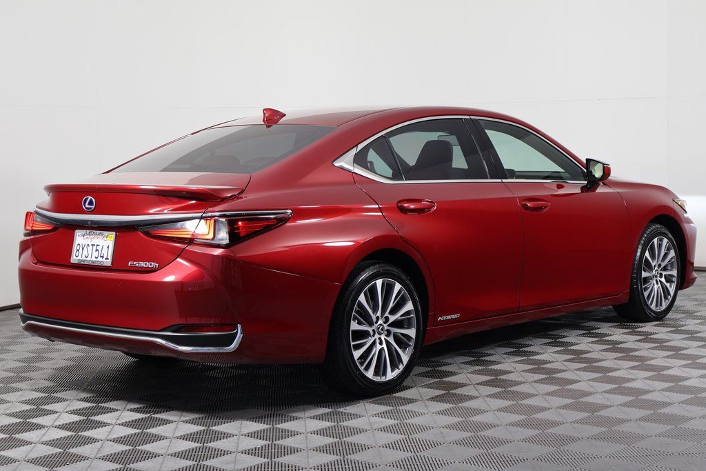 Thumbnail: 2021 Lexus ES - 4