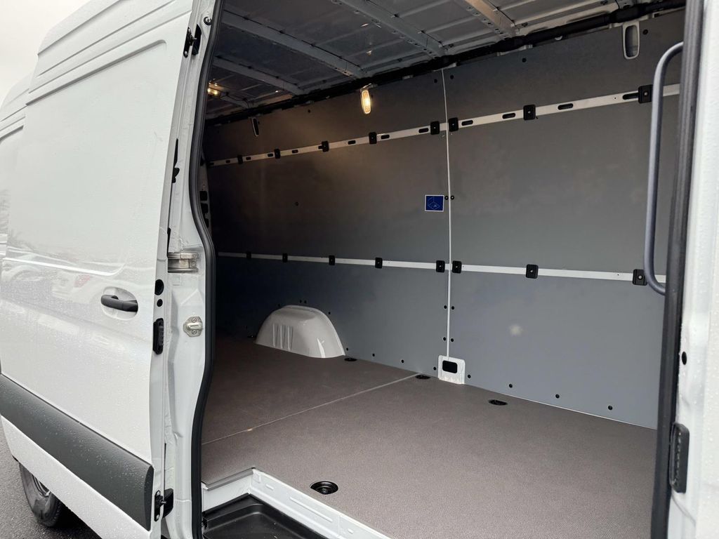 2024 Mercedes-Benz Sprinter 2500 8