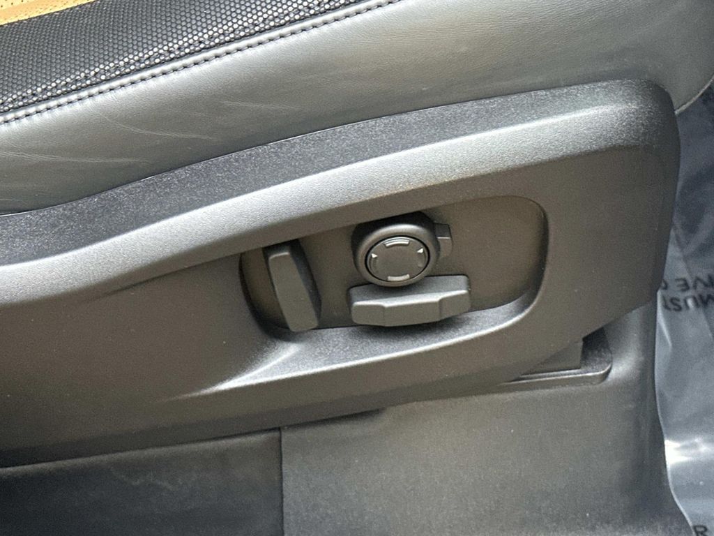 Thumbnail: 2023 Land Rover Defender - 23