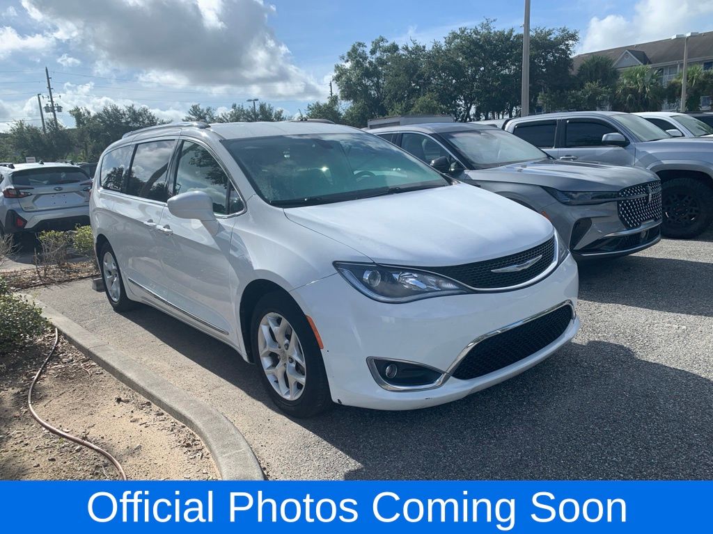 Bright White Clearcoat 2018 Chrysler Pacifica Minivan Front-Wheel Drive 9-Speed Automatic