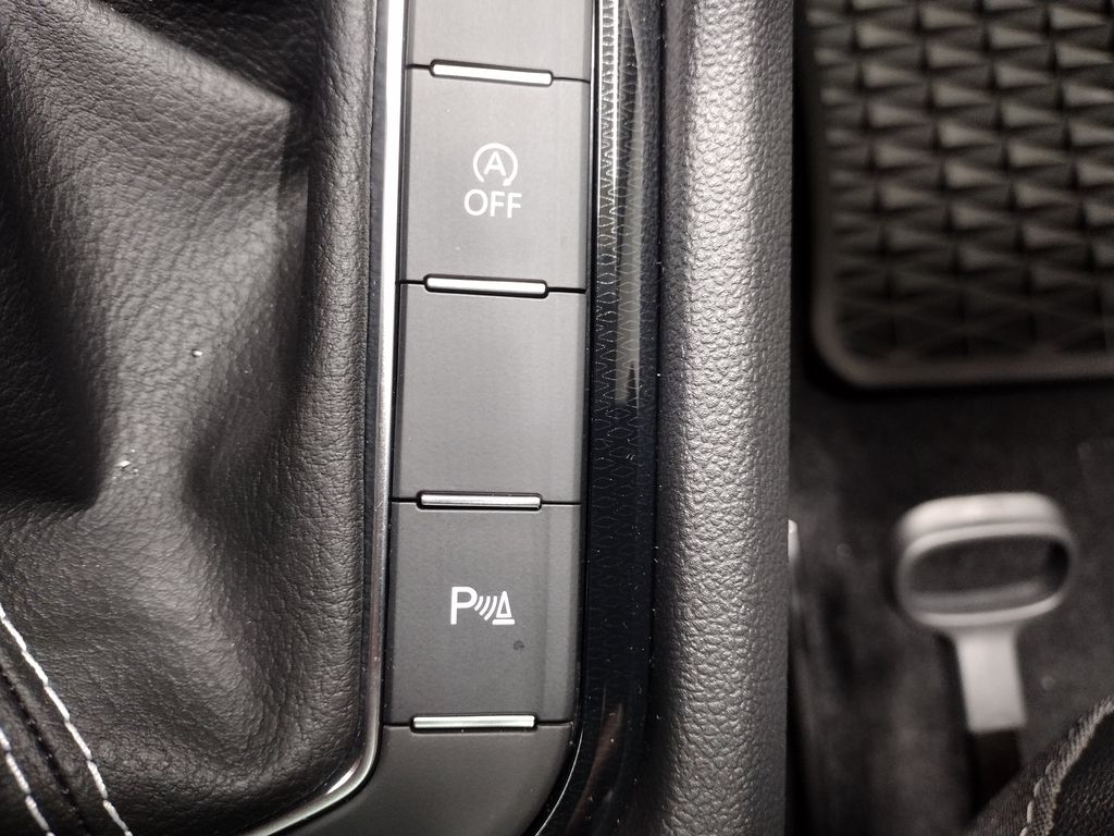 2025 Volkswagen Taos 1.5T SE Black