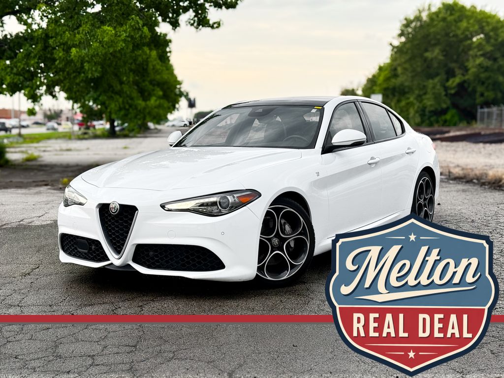 Alfa White 2022 Alfa Romeo Giulia Sedan Rear-Wheel Drive 8-Speed Automatic