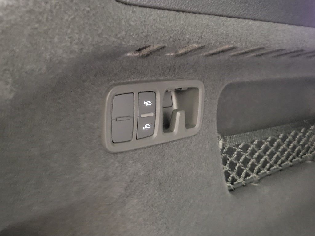 Thumbnail: 2026 Audi Q8 - 13