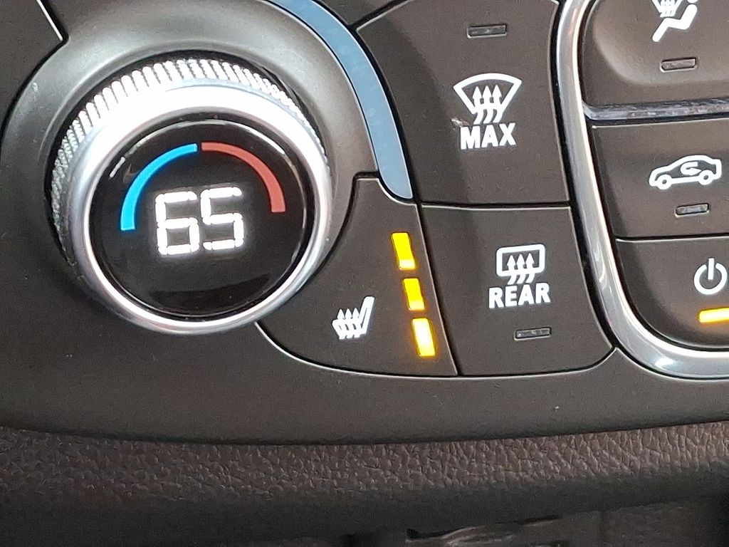 Thumbnail: 2020 Chevrolet Traverse - 28