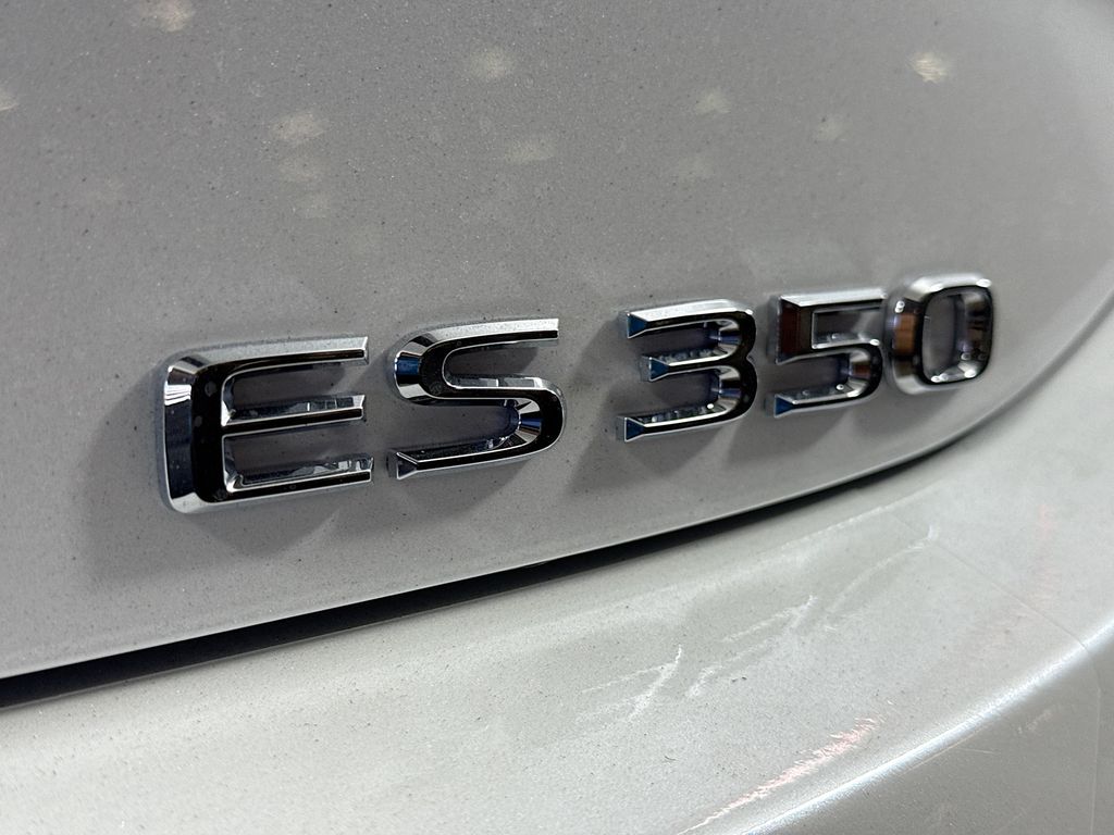 Thumbnail: 2025 Lexus ES - 22