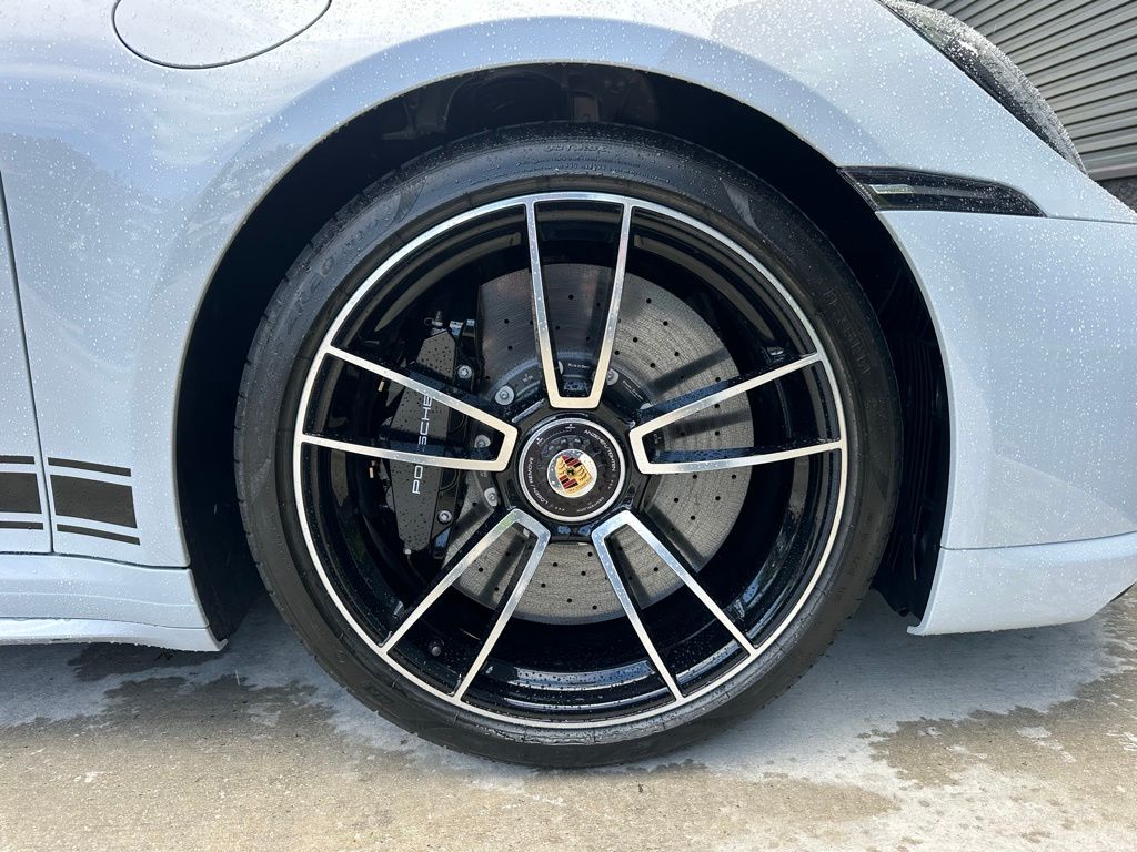 Thumbnail: 2025 Porsche 911 - 15