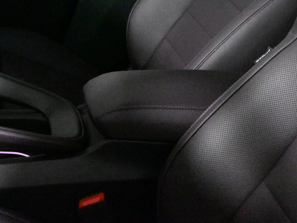 Thumbnail: 2025 Porsche Macan - 28