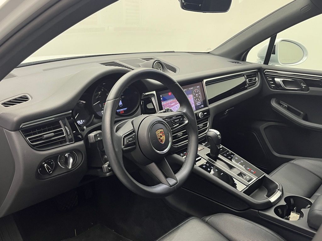 Thumbnail: 2023 Porsche Macan - 4