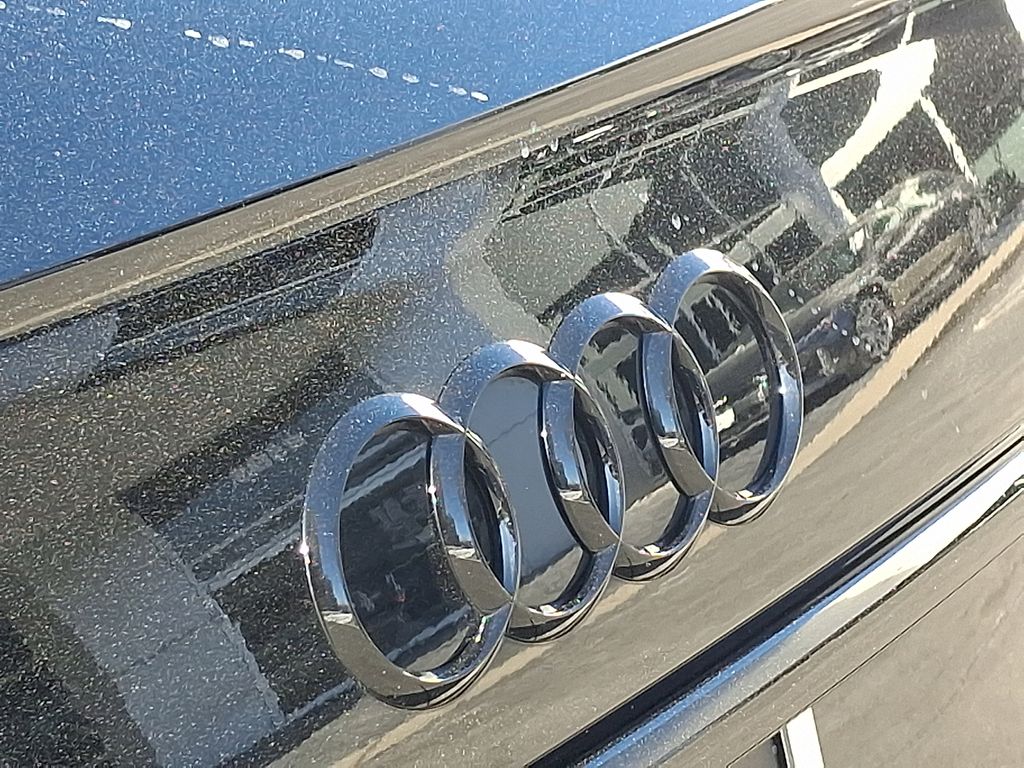 Thumbnail: 2022 Audi SQ5 - 30