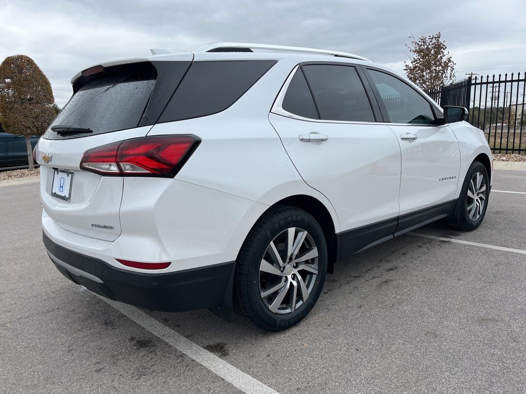 Thumbnail: 2022 Chevrolet Equinox - 4