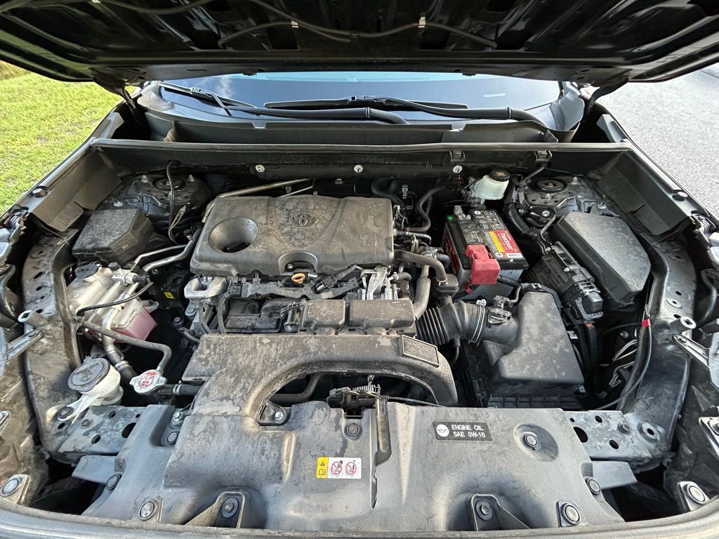 2019 Toyota RAV4 LE 11