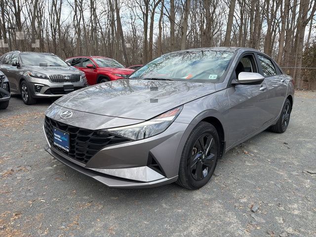 Fluid Metal 2023 Hyundai Elantra SEL FWD Sedan Front-Wheel Drive Continuously Variable Transmission