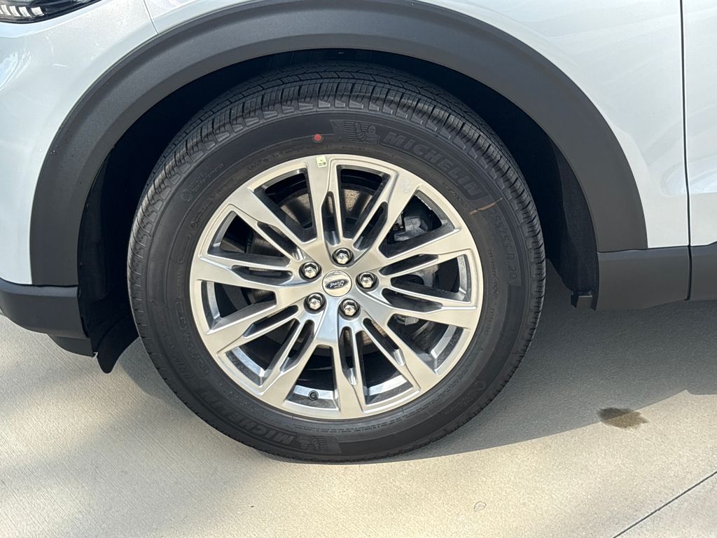 New 2026 White Ford Platinum image 11