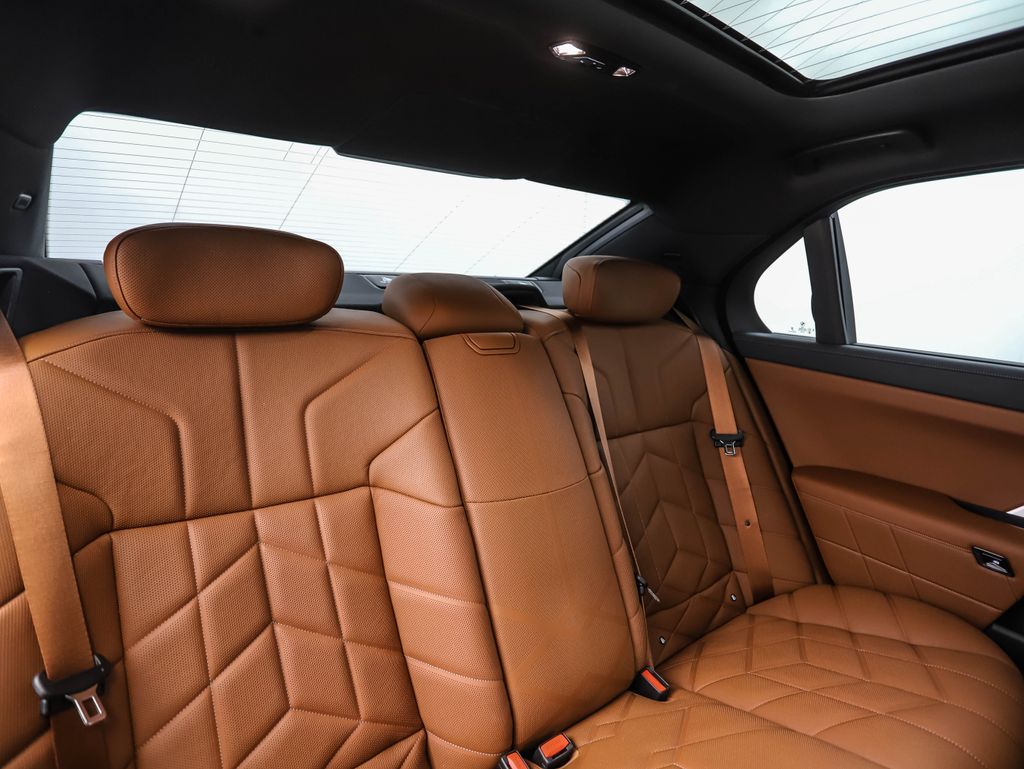 Thumbnail: 2023 BMW 7 Series - 29