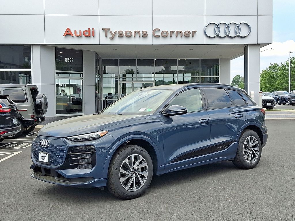 2025 Audi e-tron Premium -
                  Vienna, VA