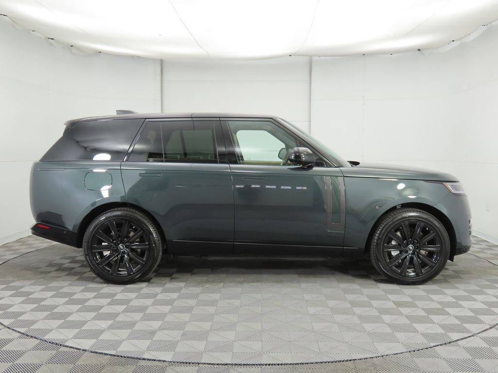 2025 Land Rover Range Rover SE 4