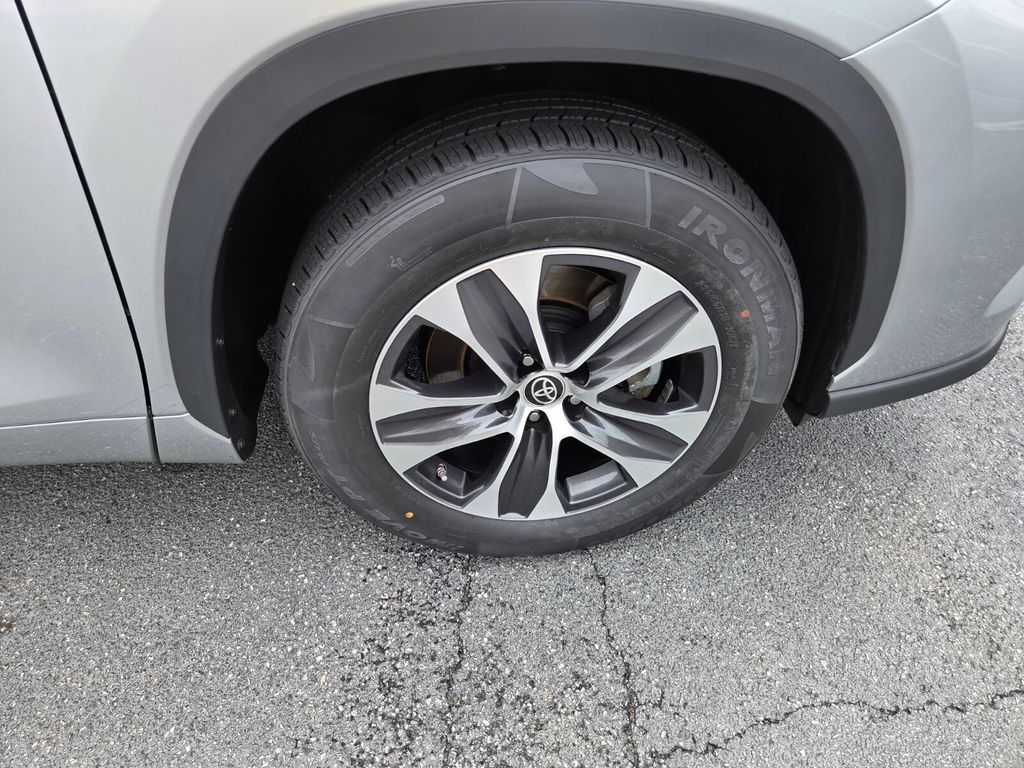 Used 2022 Toyota Highlander Hybrid SUV