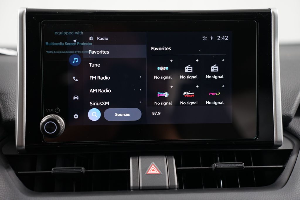 2025 Toyota RAV4 XLE 18