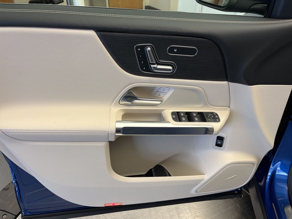 Thumbnail: 2026 Mercedes-Benz GLB - 11