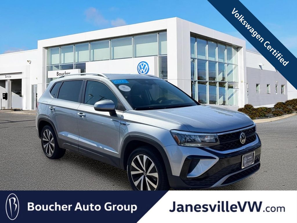 Pyrite Silver Metallic 2022 Volkswagen Taos SE 4Motion SUV / Crossover All-Wheel Drive 7-Speed Dual Clutch