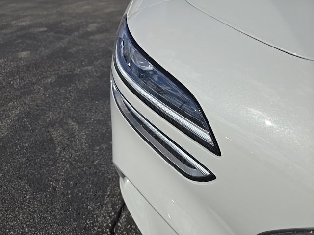 2025 Genesis G70  14