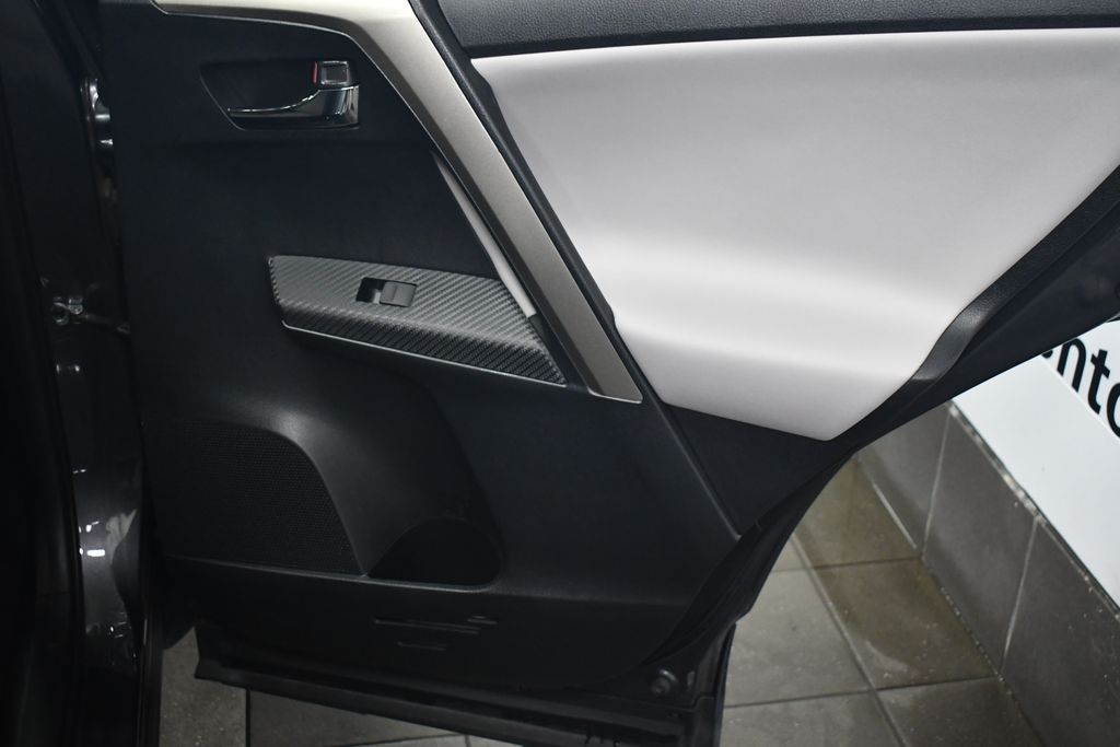 Thumbnail: 2015 Toyota RAV4 - 30