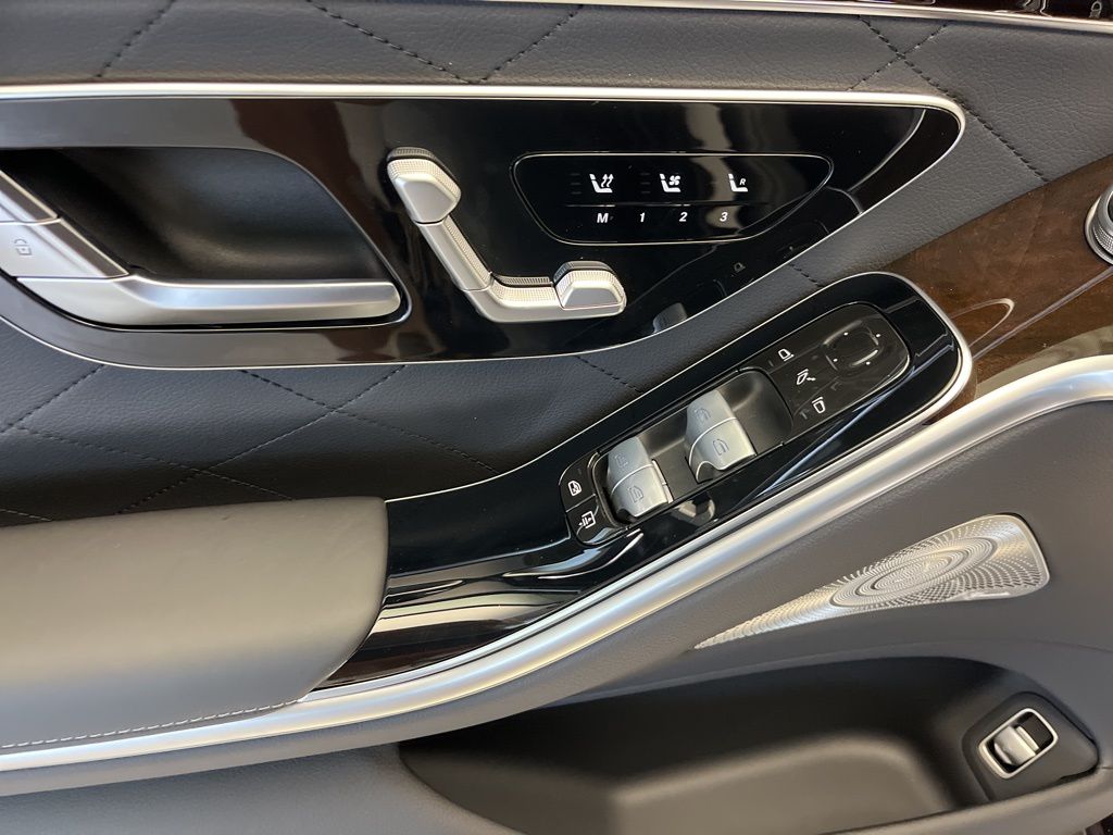 Thumbnail: 2025 Mercedes-Benz S-Class - 12