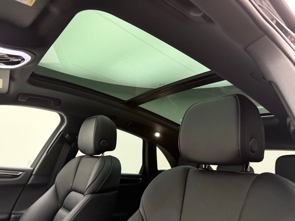 Thumbnail: 2026 Porsche Macan - 19