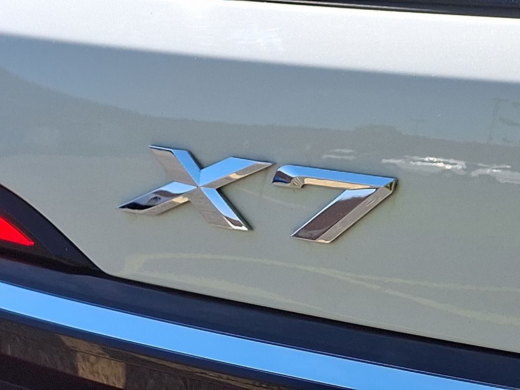 2023 BMW X7 xDrive40i 28