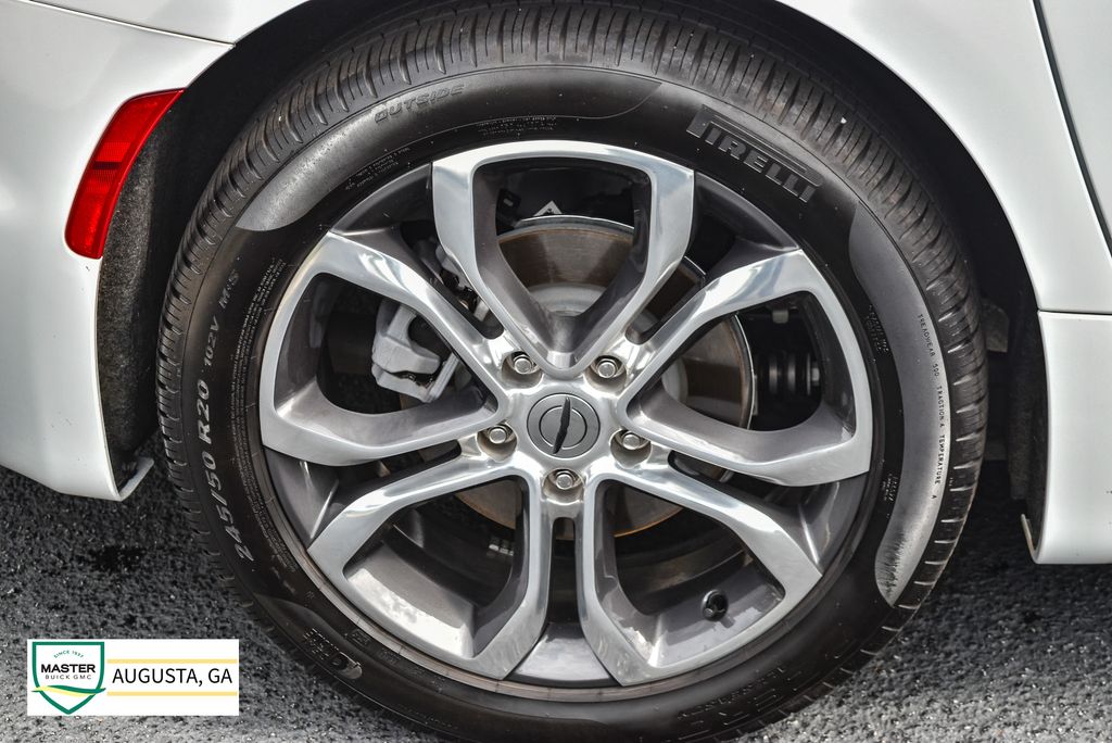 Used 2025 Chrysler Pacifica Van