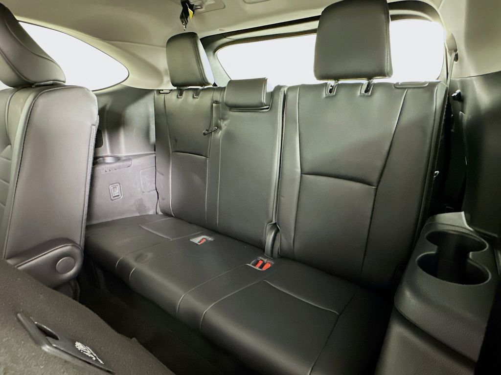 Thumbnail: 2020 Toyota Highlander - 27