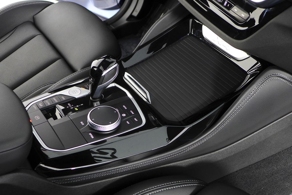 Thumbnail: 2025 BMW X4 - 15