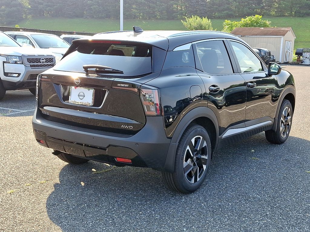 Thumbnail: 2025 Nissan Kicks - 4