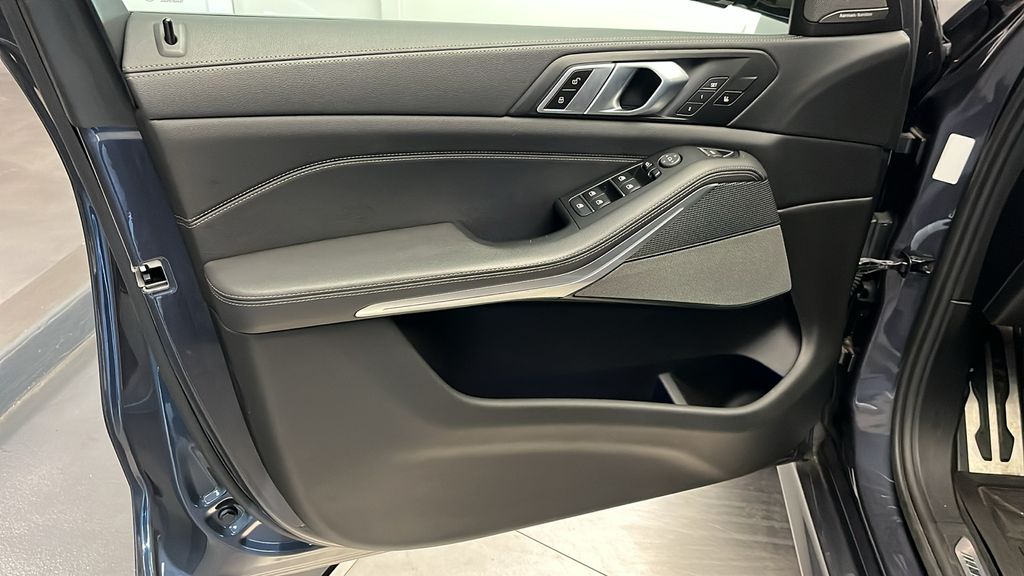 2020 BMW X5 M50i 11