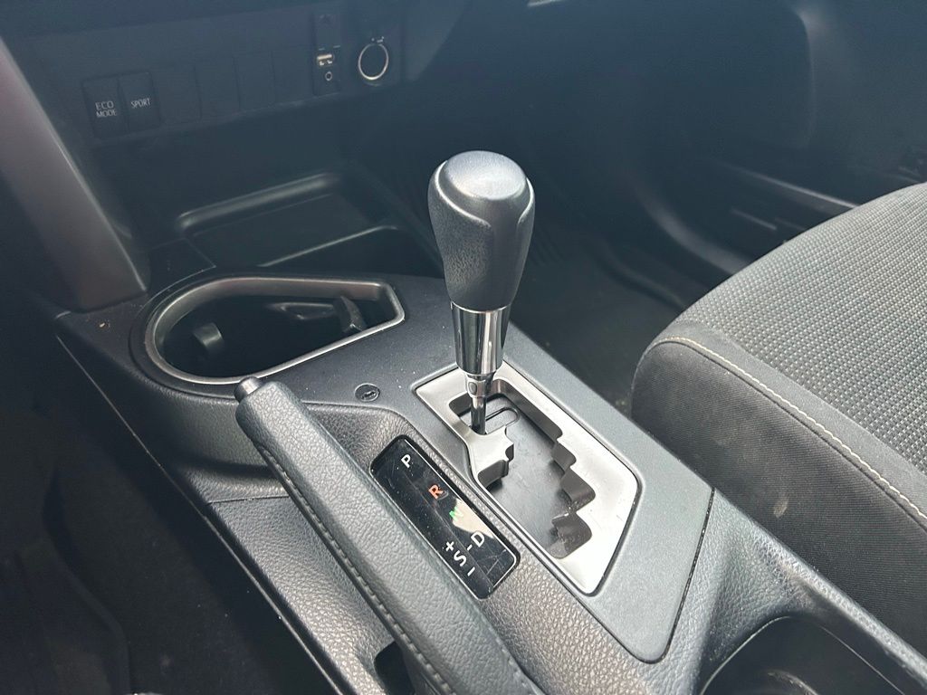 Thumbnail: 2018 Toyota RAV4 - 27