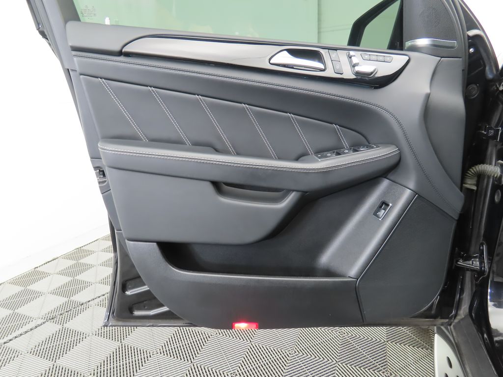 Thumbnail: 2019 Mercedes-Benz GLE - 25