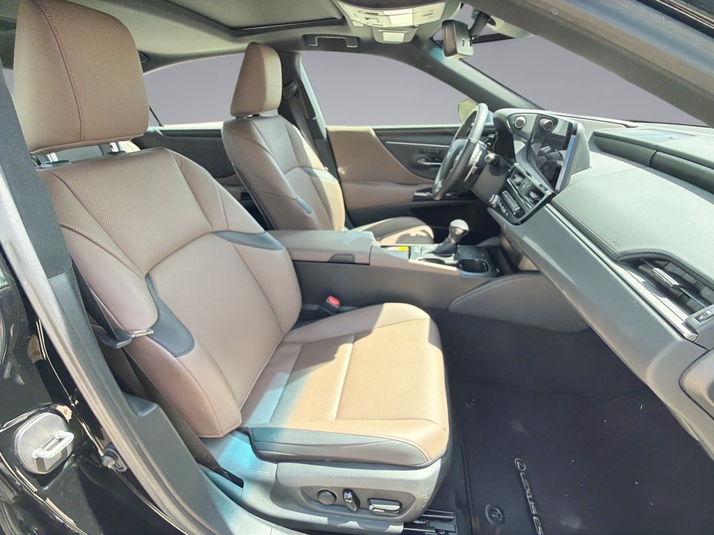 Thumbnail: 2024 Lexus ES - 16
