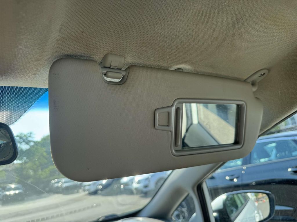 Used 2017 White Kia LX image 29