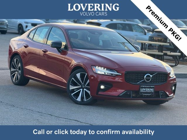 2022 Volvo S60 B5 Momentum AWD