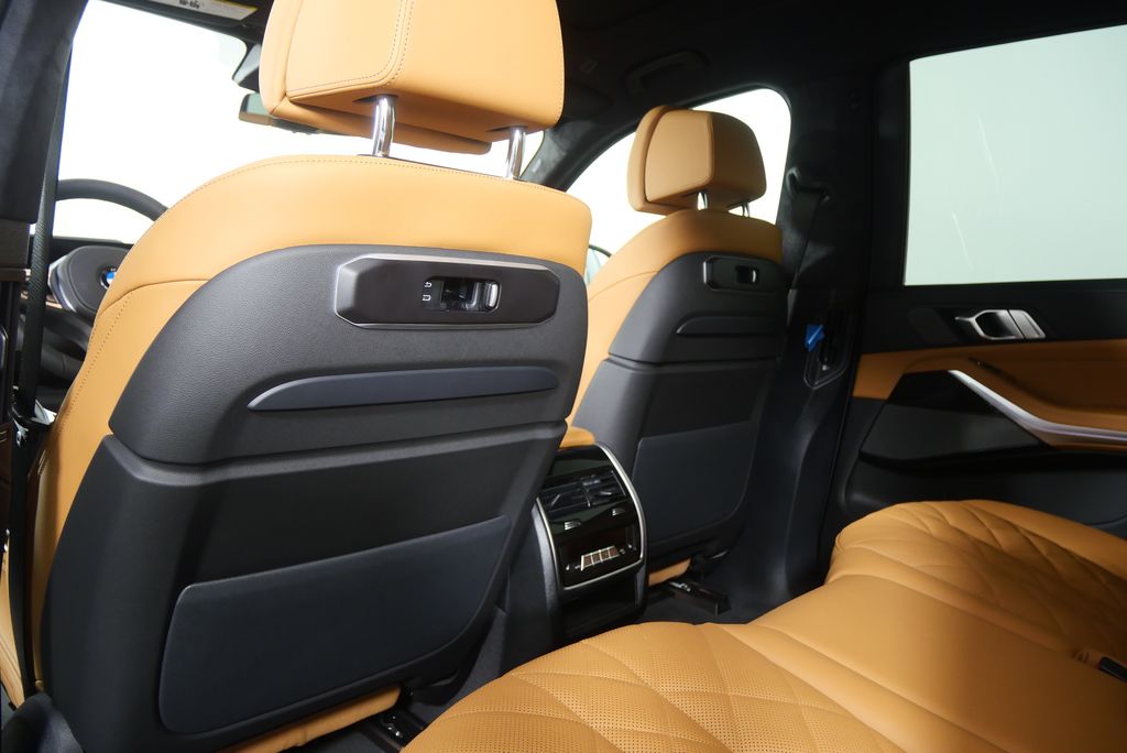 Thumbnail: 2026 BMW X7 - 19