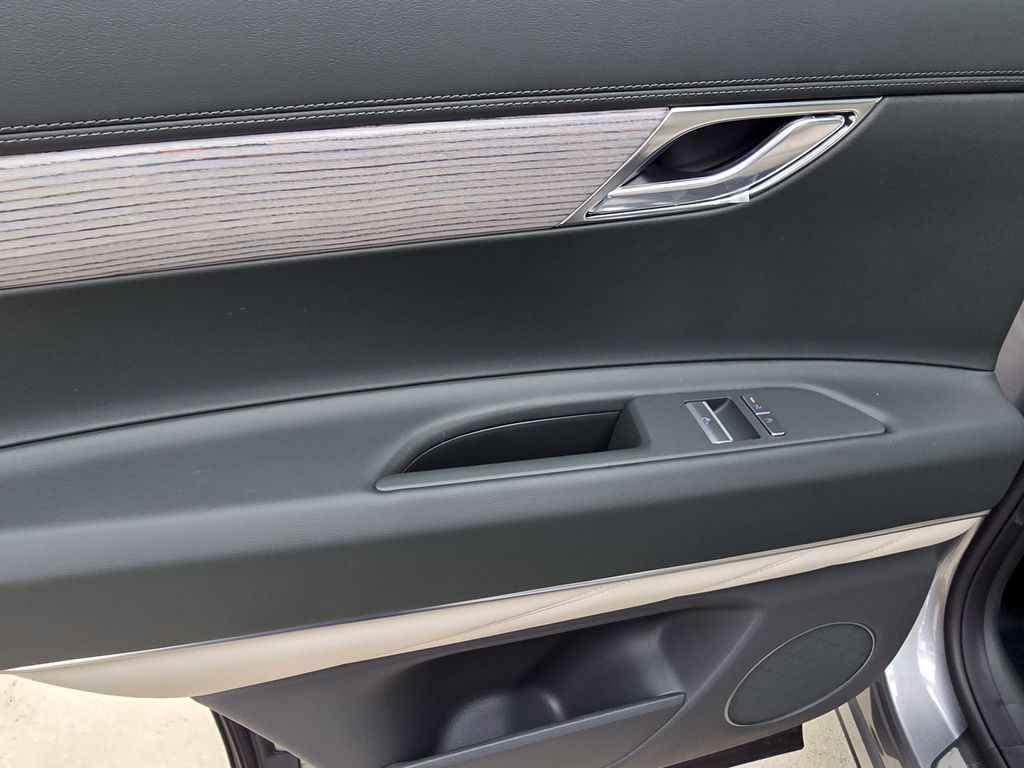 New 2026 Silver Genesis 2.5T image 13