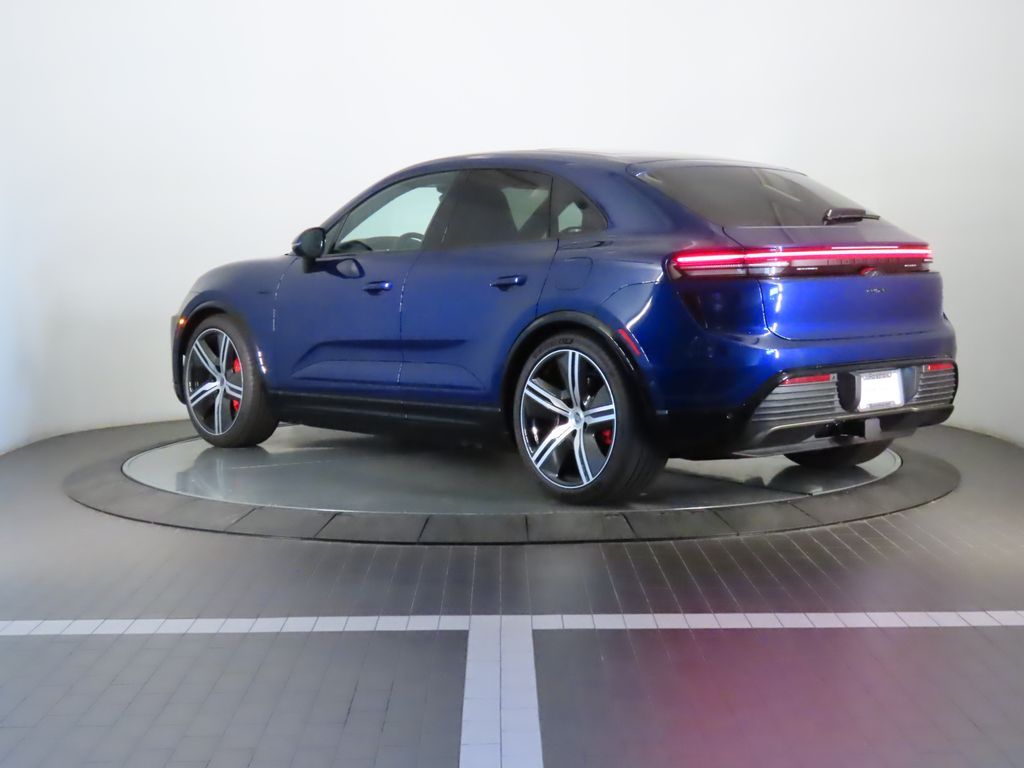 Thumbnail: 2025 Porsche Macan - 3