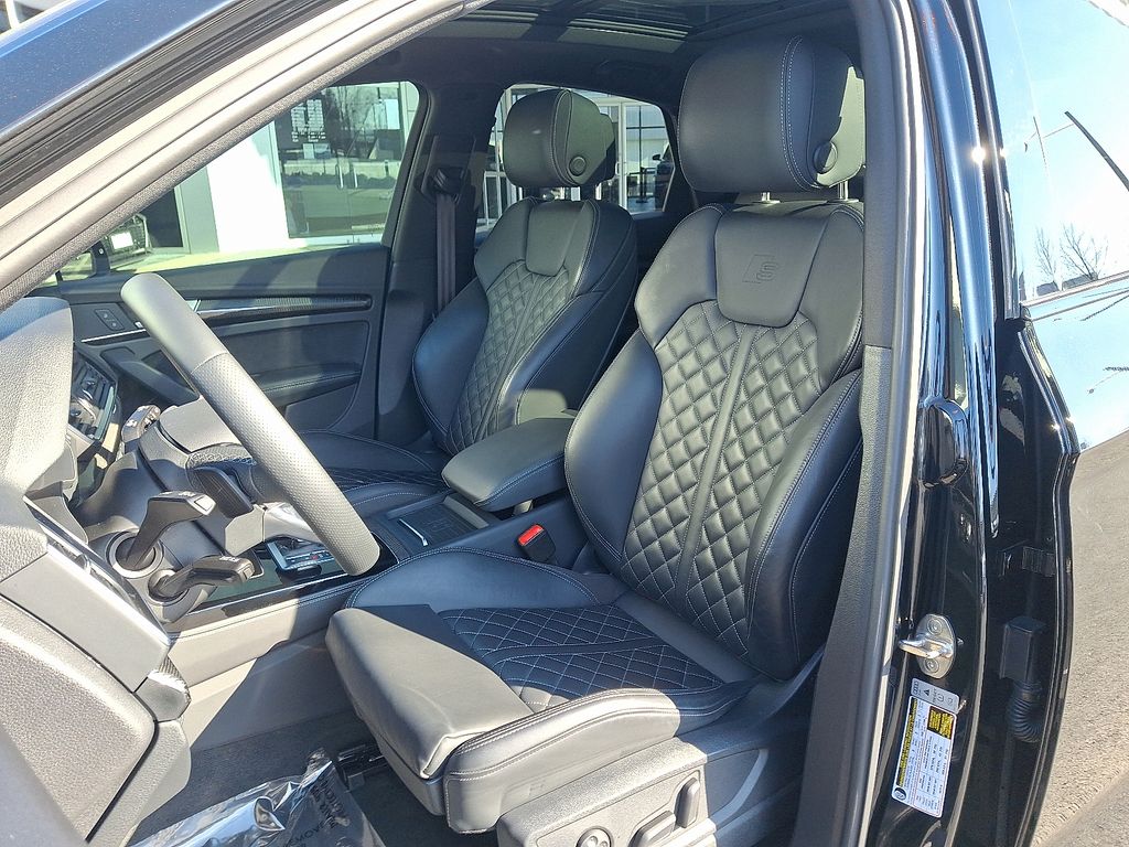 Thumbnail: 2024 Audi SQ5 - 13