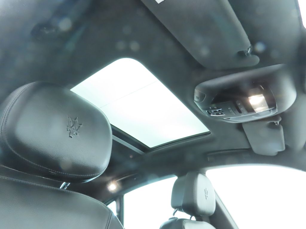 Thumbnail: 2021 Maserati Levante - 19