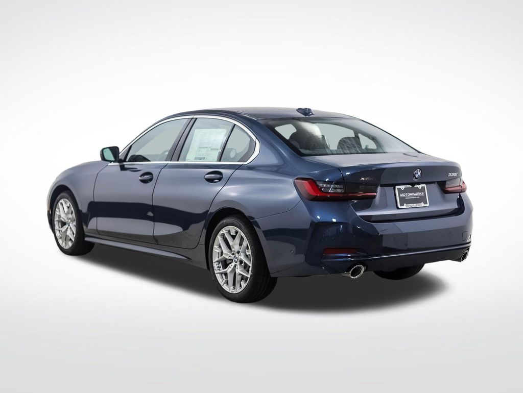 Thumbnail: 2026 BMW 3 Series - 3