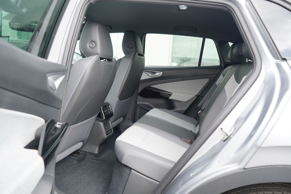 2025 Volkswagen ID.4 Pro 10