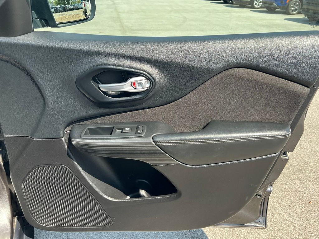 Used 2015 Jeep Cherokee SUV